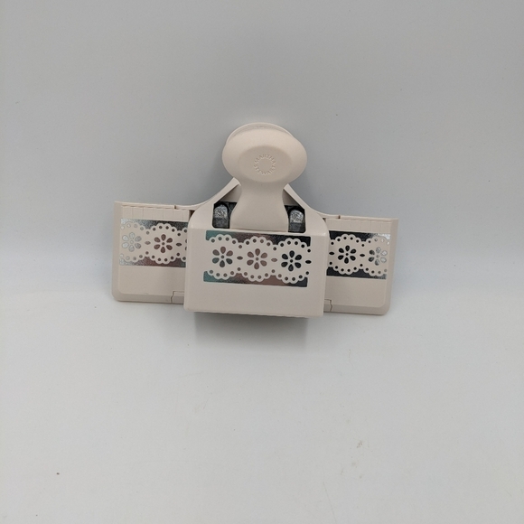 Martha Stewart Floral Lace Edge Paper Punch - Picture 2 of 5